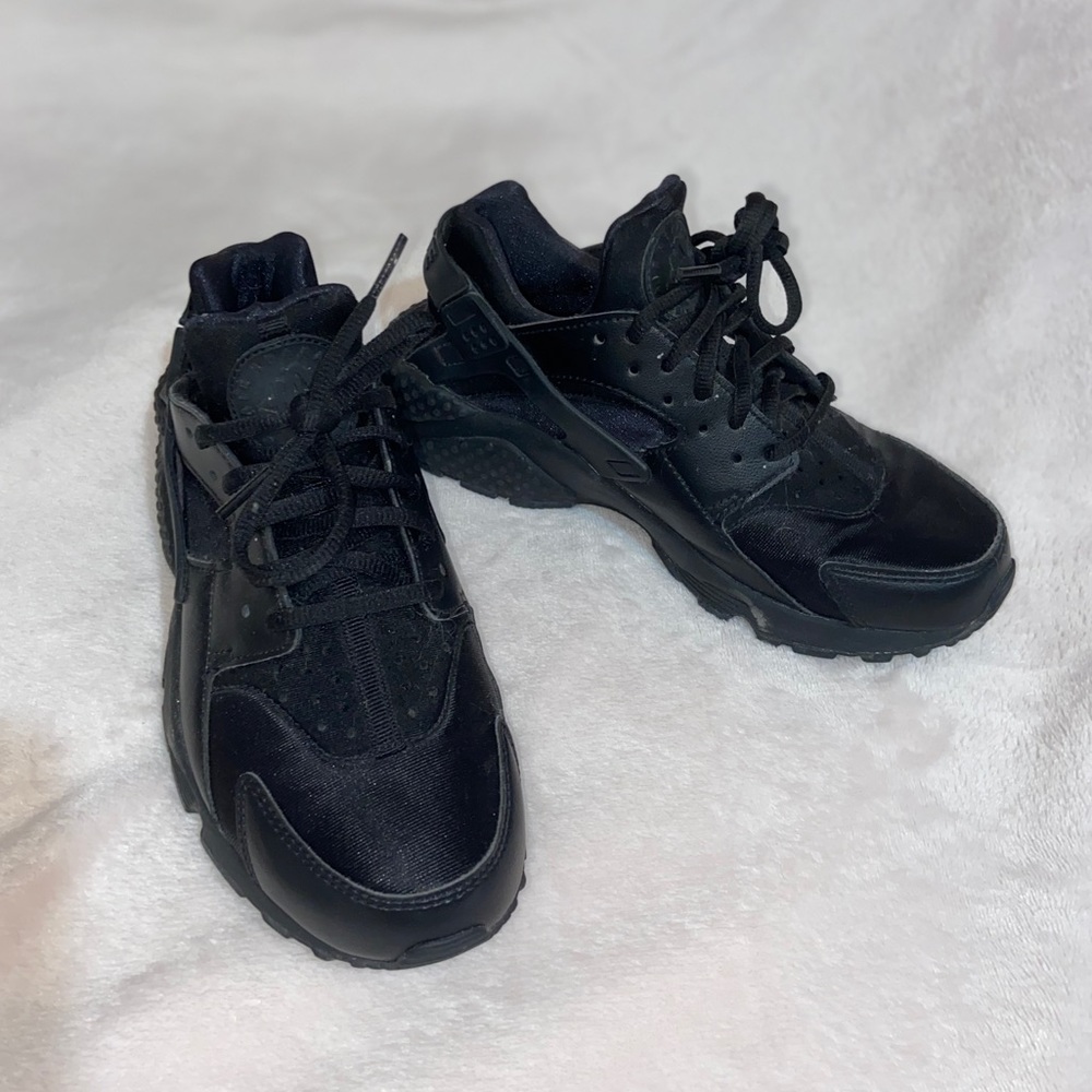 Black Nike Huarache Size US 7
